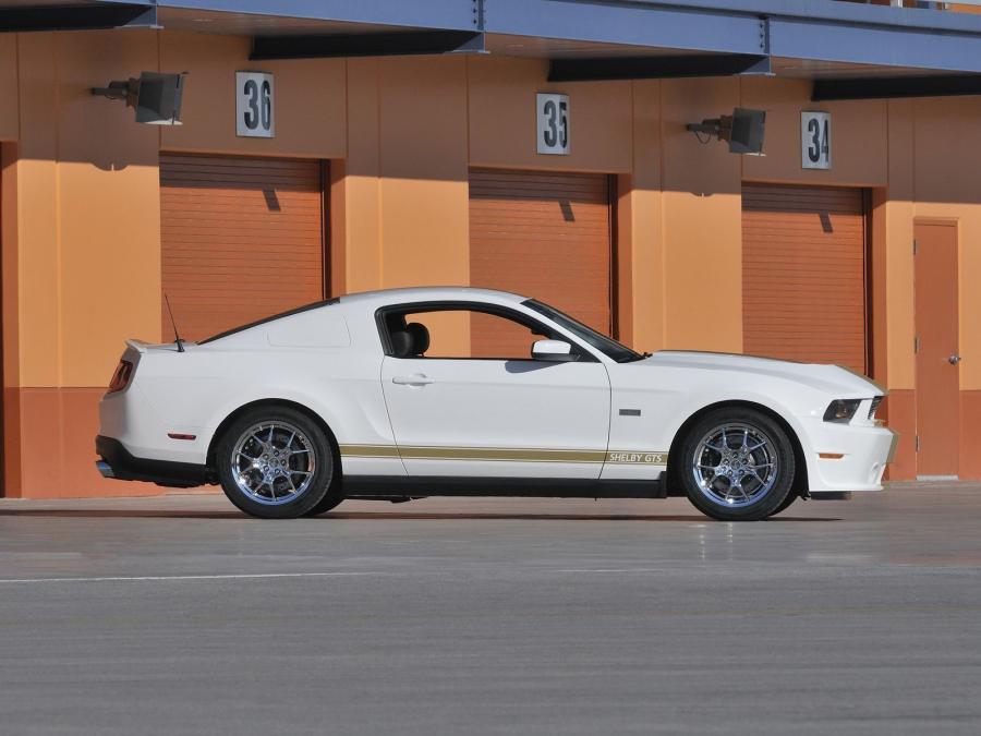  Shelby GTS 50th Anniversary 2012 года  (фото 2 из 3)